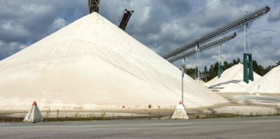 Big Heaps of fine White Sands with Conveyor Belts in Florida quarry